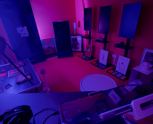 Foto mit Displays in blau und rot